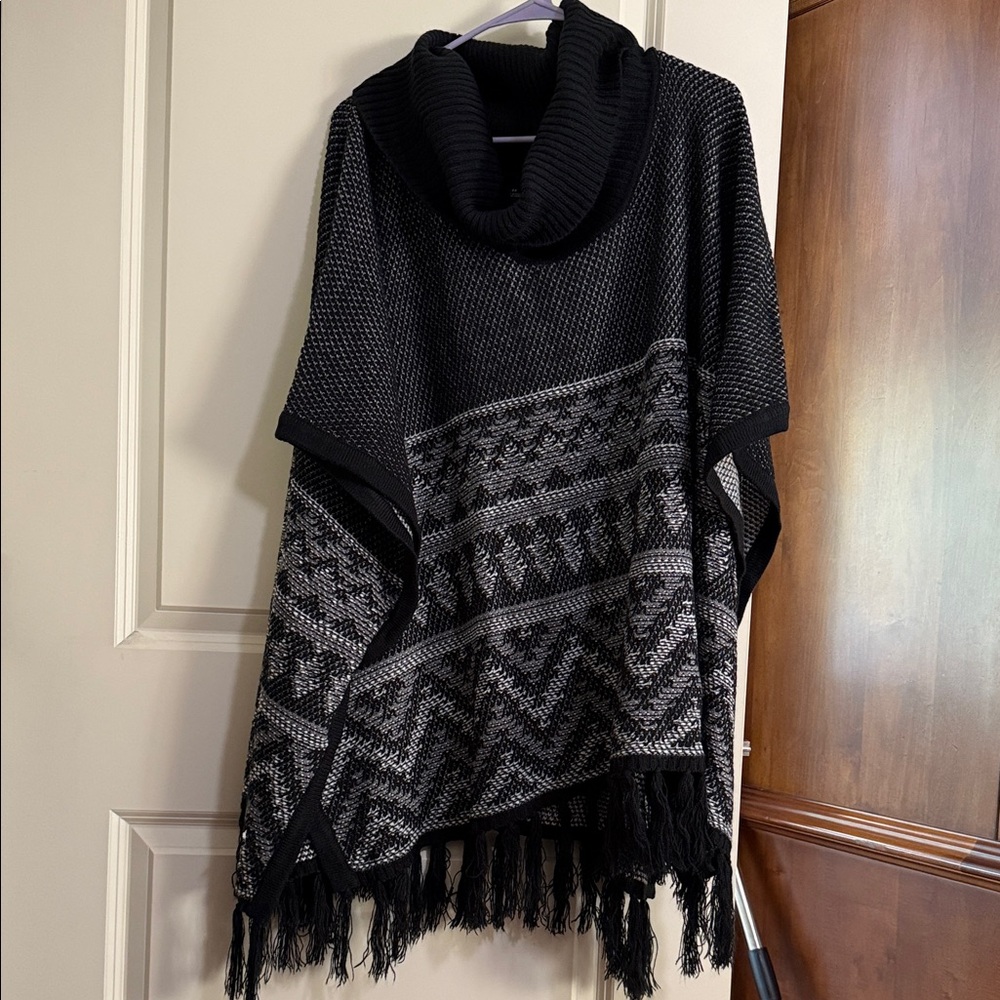 New Directions Black and Gray Patterned Poncho